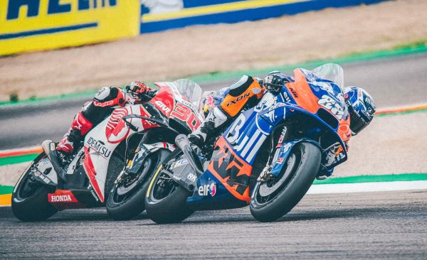 Miguel Oliveira (88) racing with Takaaki Nakagami (30).