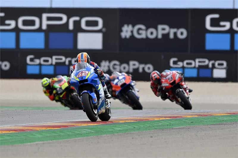 Alex Rins (42) leads a group of riders at Motorland Aragon.