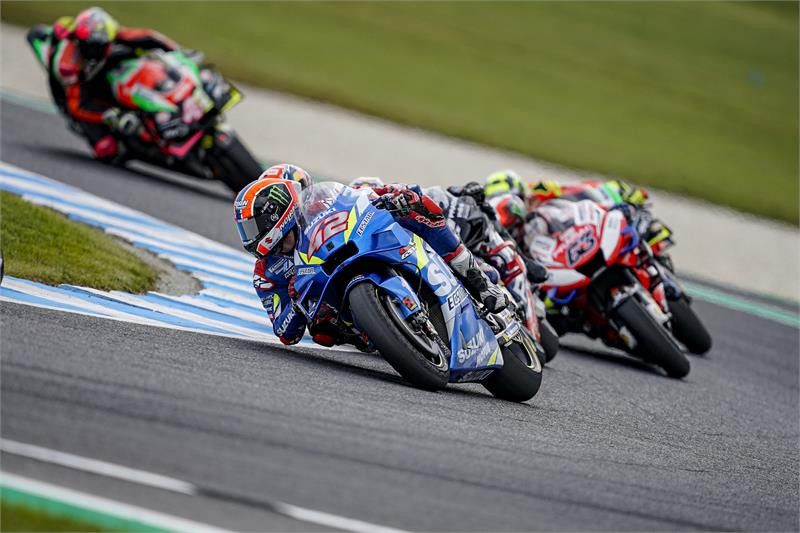 Alex Rins (42) leading a group of riders at Phillip Island. Photo courtesy of Suzuki.