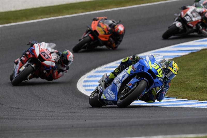 Joan Mir (36) leading a group of riders at Phillip Island. Photo courtesy of Suzuki.