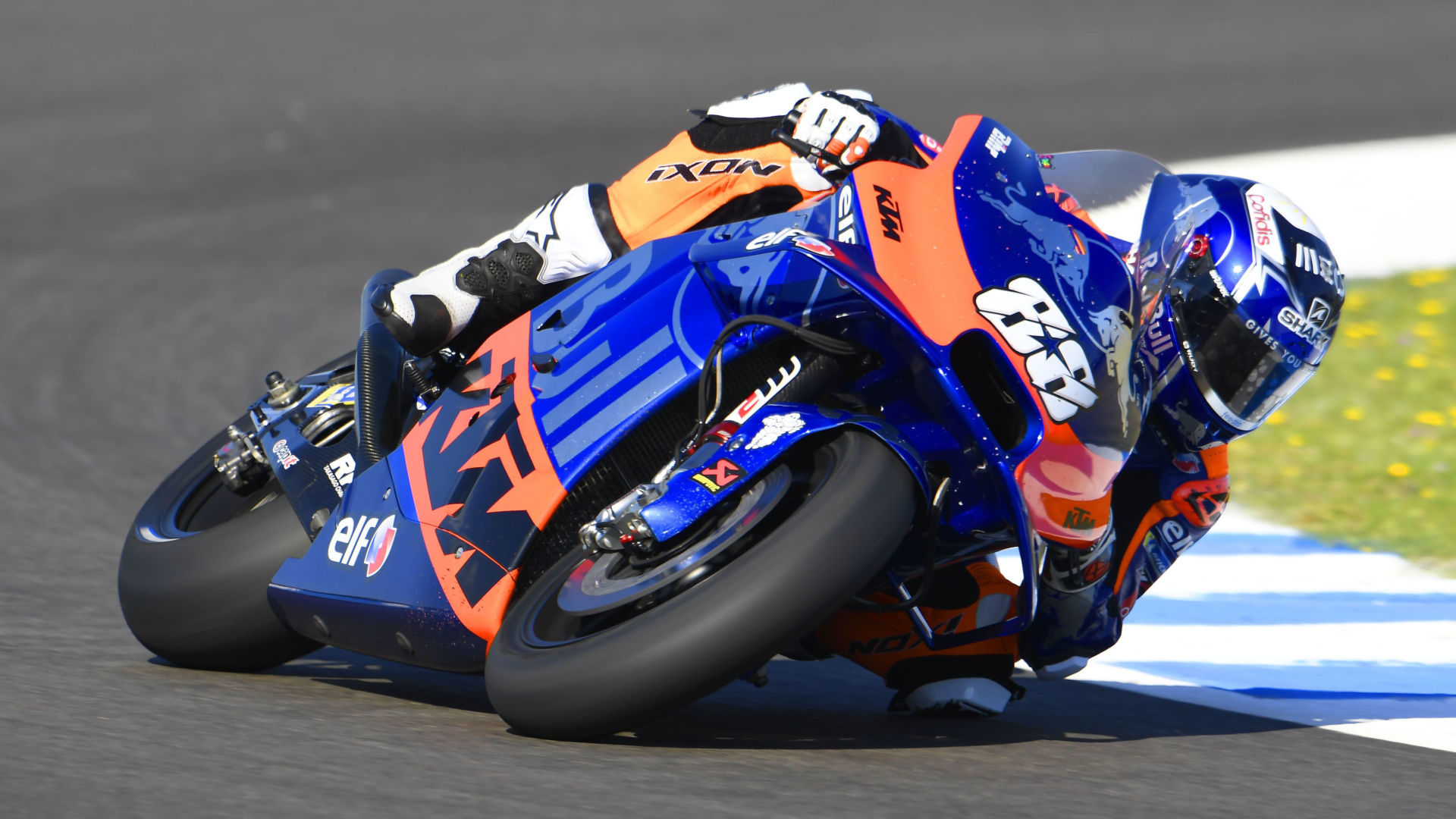 Miguel Oliveira (88) at speed at Jerez. Photo courtesy of Red Bull KTM Tech3.