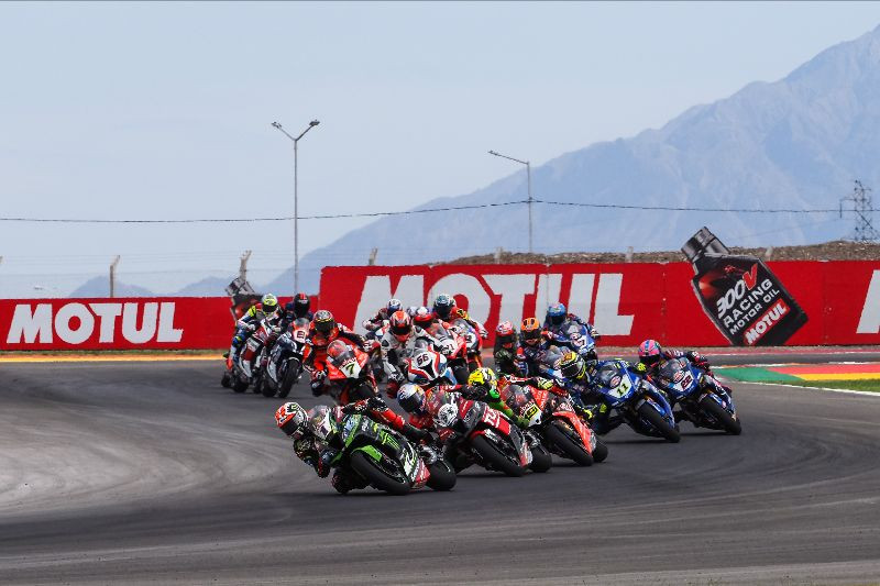 Jonathan Rea (1) leads Toprak Razgatlioglu (54), Alvaro Bautista (19), and the rest of the field early in Race Two. Photo courtesy of Dorna WorldSBK Press Office.