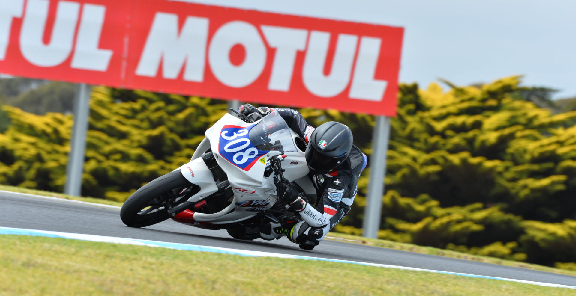 Motul is the presenting sponsor of the 2020 mi-bike Insurance Australian Superbike Championship. Photo courtesy of Motorcycling Australia.