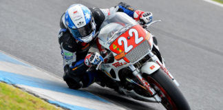 Jed Metcher (22) on his T-Rex Racing Yamaha FJ1200. Photo by Russell Colvin, courtesy of Phillip Island.