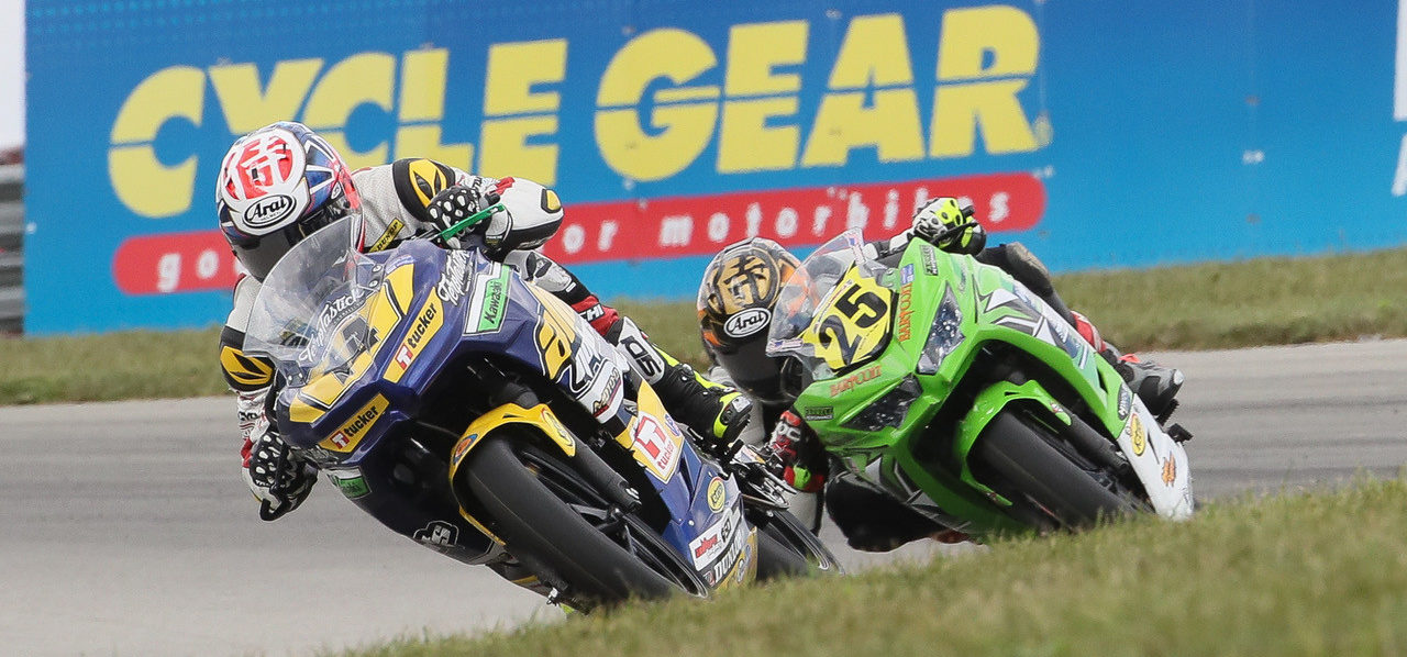 MotoAmerica Junior Cup racers, like Kevin Olmedo (14) and Dominic Doyle (25), can earn up to $2,500 from Kawasaki’s Team Green program for each race win on a Kawasaki Ninja 400 during the 2020 season. Photo by Brian J. Nelson.