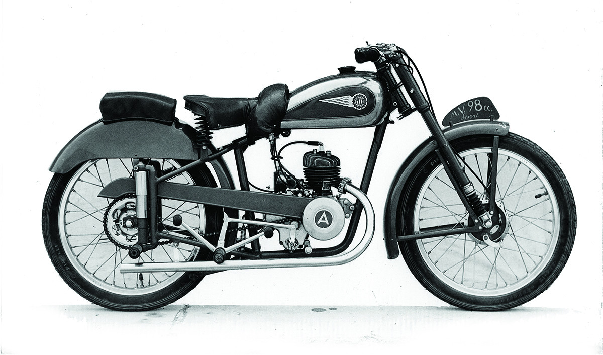 洋書 Moto Mv Agusta: A History of the Marque MV AGUSTA Since 1945: BIRTH, DEATH AND RESURRECTION: THE