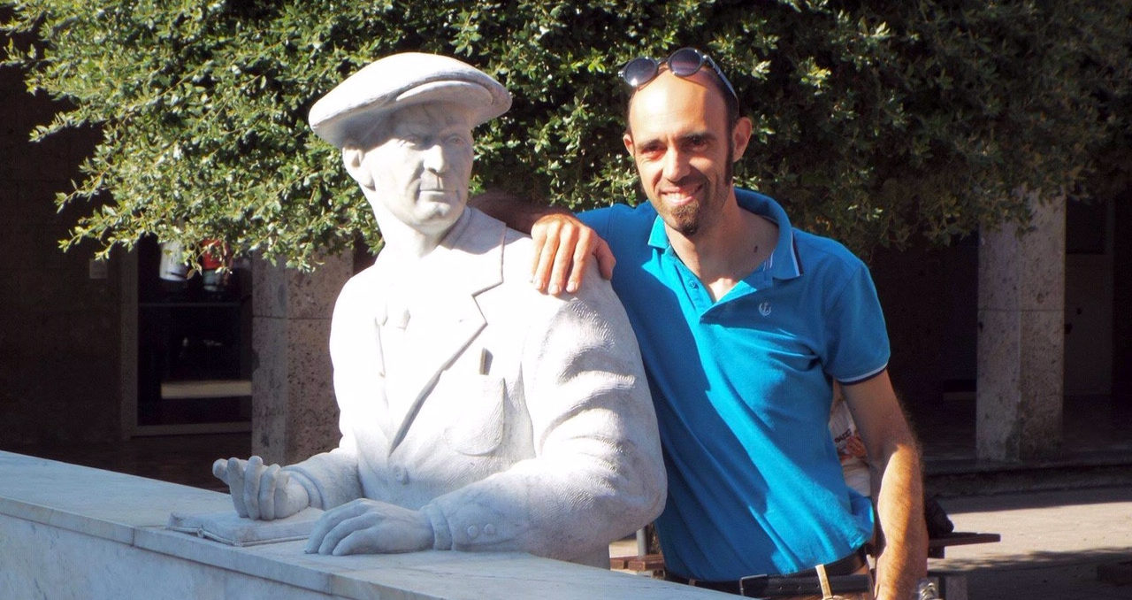 Artist Ettore Gambioli, seen here with his statue of Carlo Guzzi, is now working on a new statue of Moto Guzzi co-founder Giorgio Parodi for the 100th anniversary celebration of Moto Guzzi. Photo courtesy of Elena Bagnasco, the granddaughter of Giorgio Parodi.