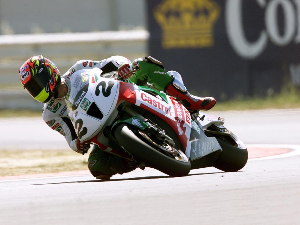 Colin Edwards (2) at speed on his Honda RC51. Photo courtesy of Honda Racing Corporation (HRC).