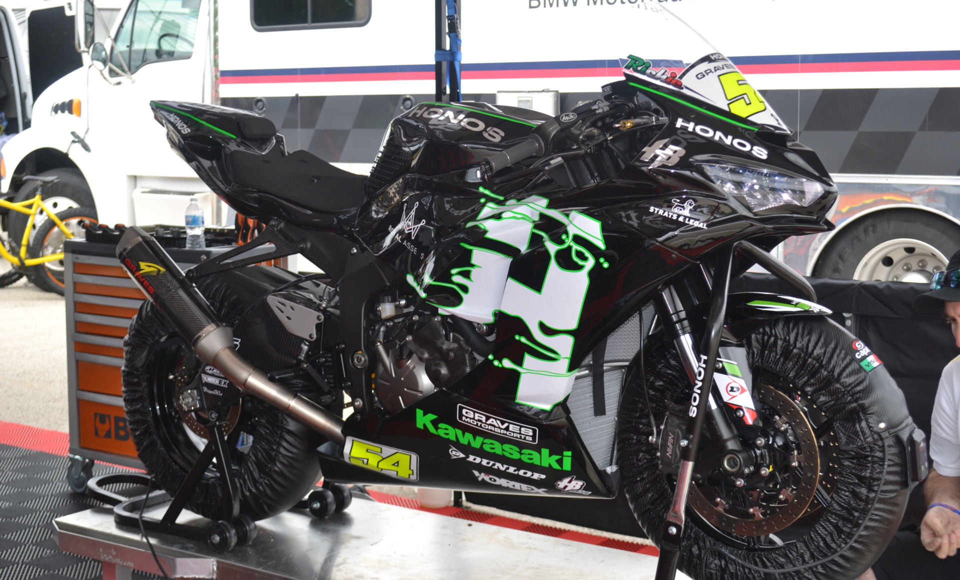 Richie Escalante's new HONOS-sponsored Kawasaki ZX-6R MotoAmerica Supersport racebike. Photo by David Swarts.