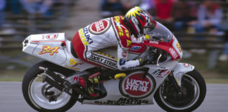 Kevin Schwantz (34) on his way to victory at Assen in 1993. Photo courtesy Suzuki.