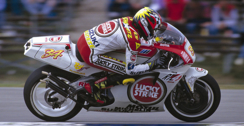 Kevin Schwantz (34) on his way to victory at Assen in 1993. Photo courtesy Suzuki.