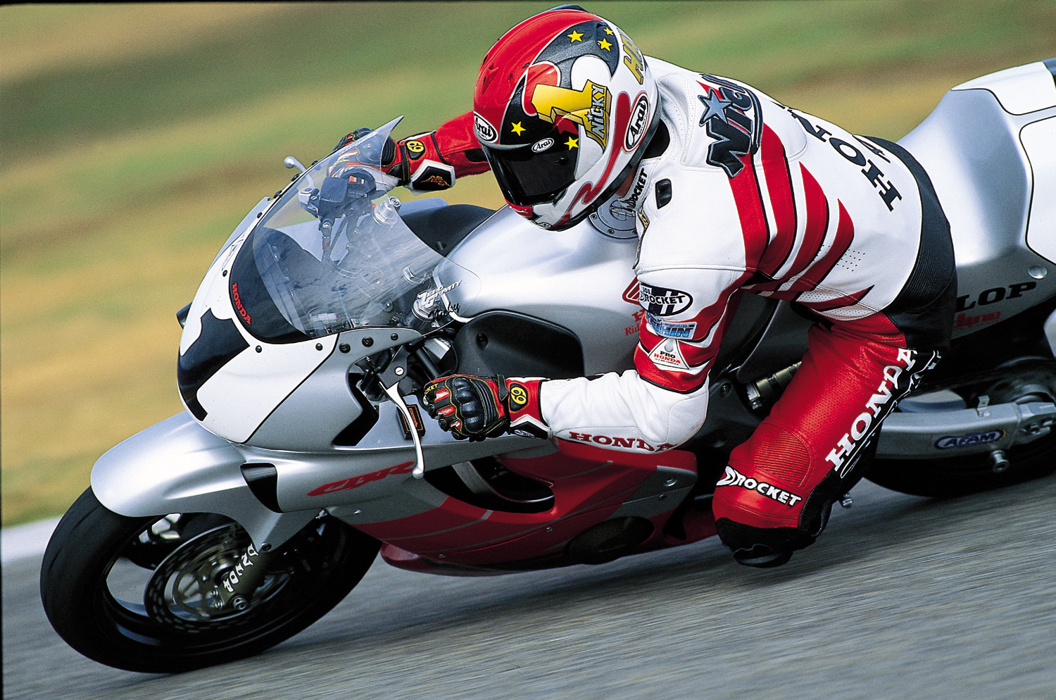 Nicky Hayden (1) on his factory Honda CBR600F4 during the 2000 AMA Supersport Championship season. Photo courtesy American Honda.