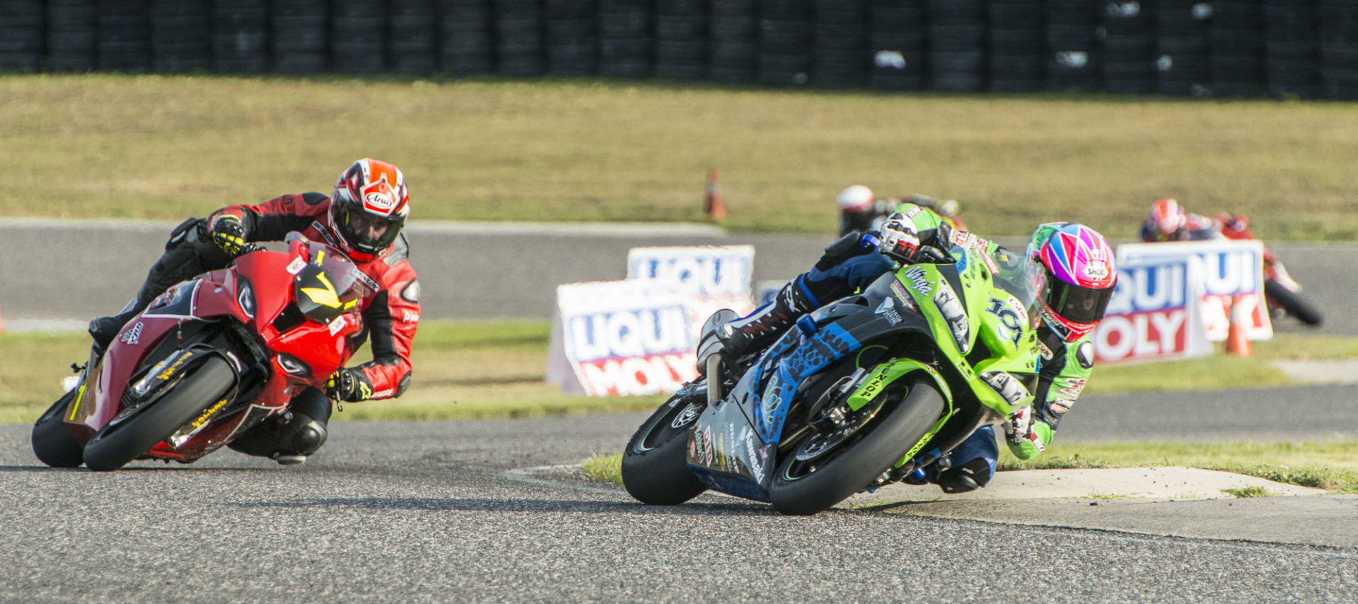 Jordan Szoke (101) won both races in Saturday's season opener at Calabogie Motorsports Park, after battling Jeff Williams (7) for the majority of Race Two. Photo by Bob Szoke, courtesy CSBK/PMP.