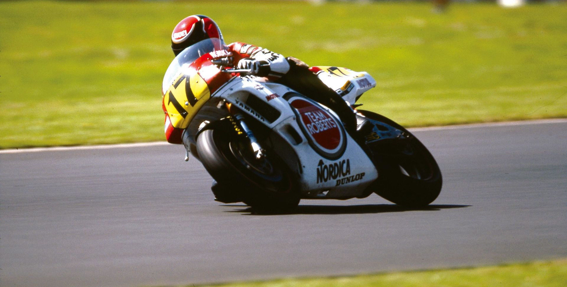 Wayne Rainey (17) at speed on a Team Roberts Yamaha in 1988. Photo courtesy Yamaha.