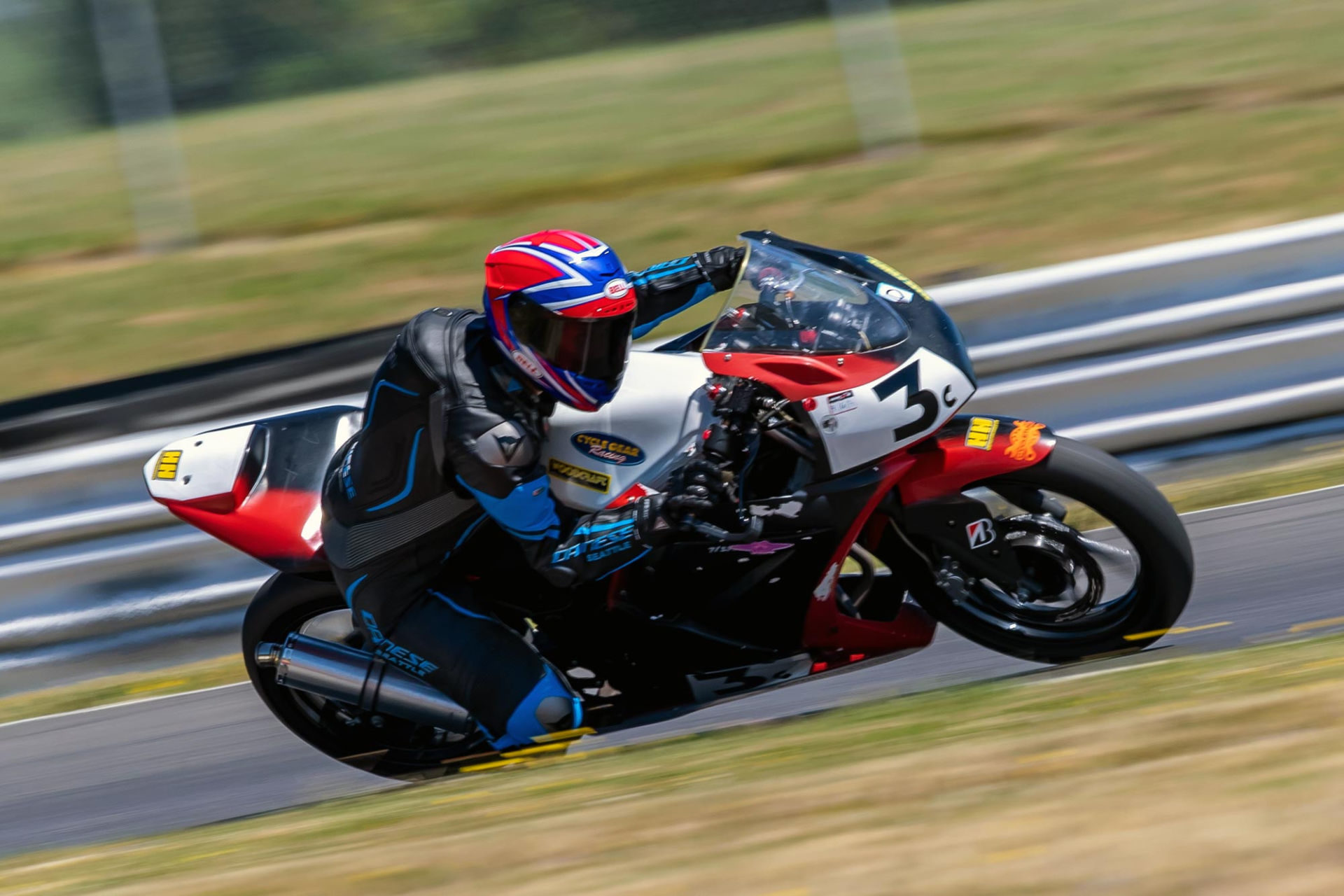 Hannah Johnson (3c) at speed at Portland International Raceway. Photo by Minh-Tri Le/nwfocalpointphoto.com, courtesy OMRRA.