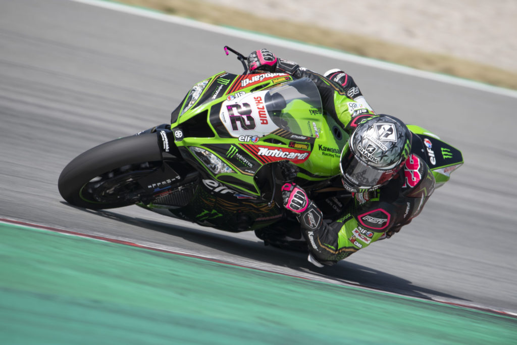 Alex Lowes (22) at speed during testing at Catalunya. Photo courtesy Kawasaki.