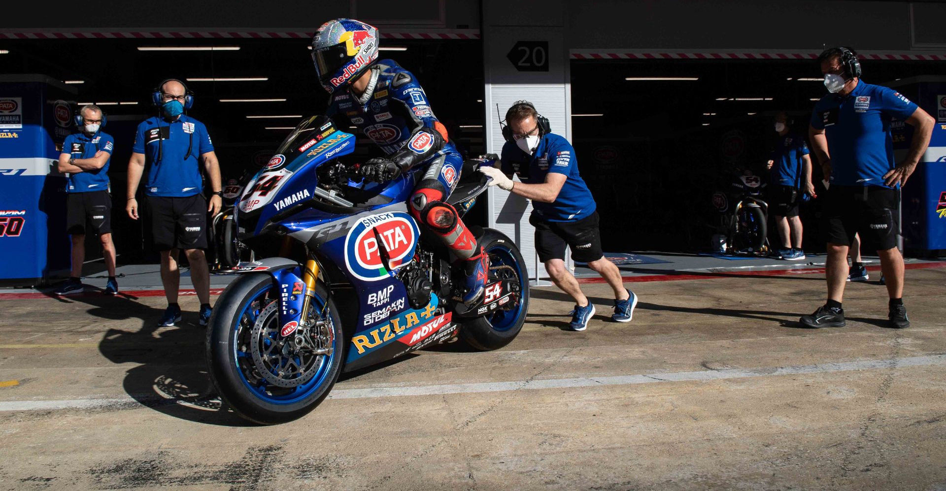 Pata Yamaha crew members wearing masks during the World Superbike test at Catalunya. Photo courtesy Yamaha.