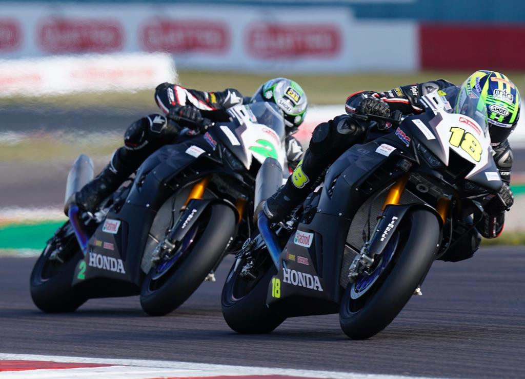 Teammates and brothers Andrew Irwin (18) and Glenn Irwin (2) battle for the lead in British Superbike Race One at Donington Park. Photo courtesy MSVR.