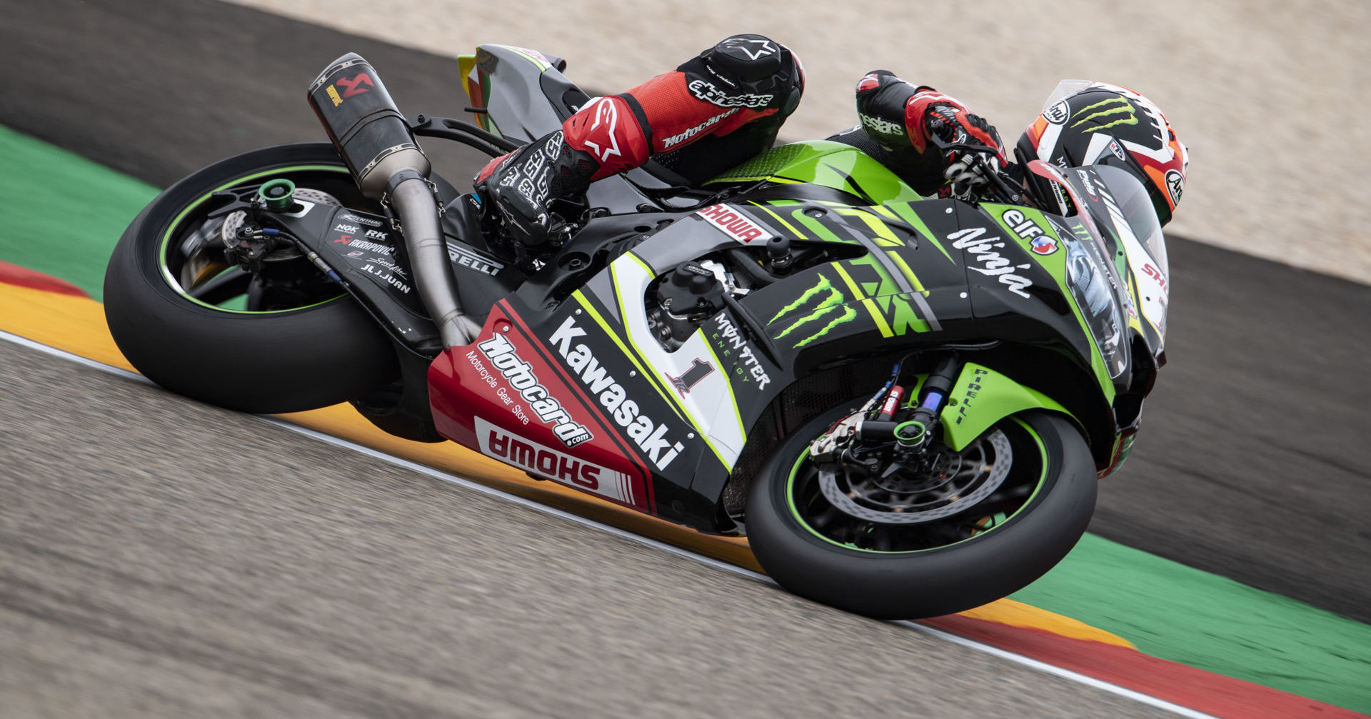 Jonathan Rea (1) in action at Motorland Aragon in 2019. Photo courtesy Kawasaki.