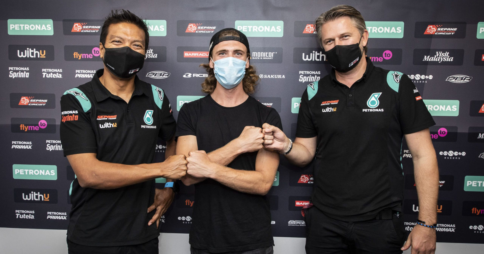 Darryn Binder (center) with Team Director Johan Stigefelt (right) and Team Principal Razlan Ahmad Razali.