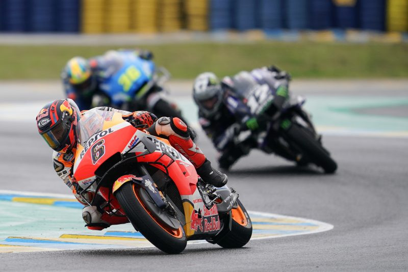 Stefan Bradl (6) leading Maverick Vinales (12) and Joan Mir (36). Photo courtesy Repsol Honda.