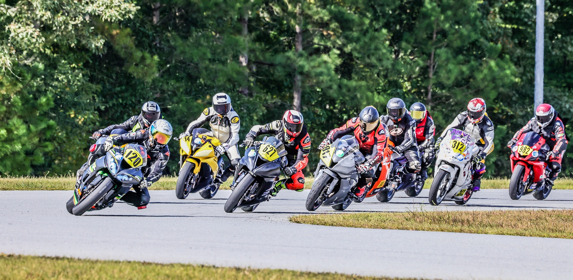 The start of the Motogladiator Supersport 600 race at NC Bike. Photo by Joshua Barnett/Apex Pro Photo, courtesy of Motogladiator.