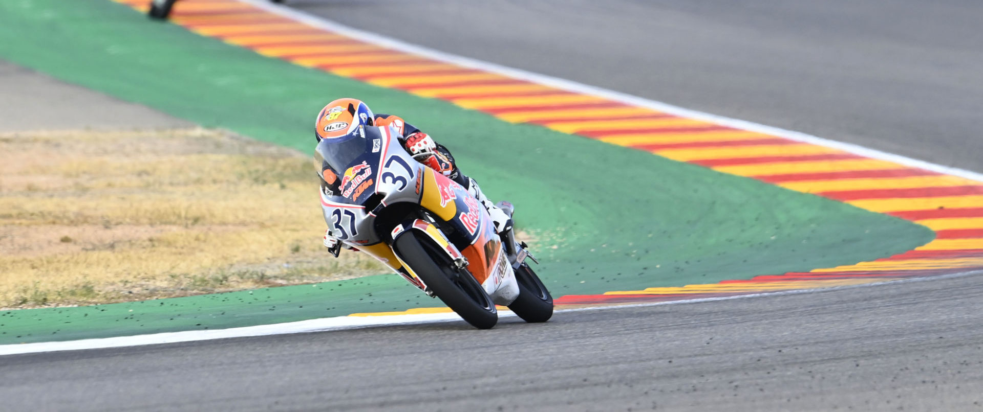 Pedro Acosta (37) leading the field at Motorland Aragon. Photo courtesy Red Bull.