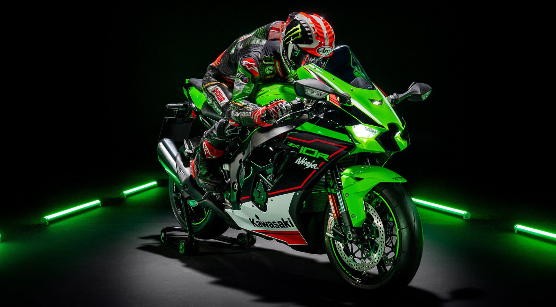 Six-time Superbike World Champion Jonathan Rea and a 2021-model Kawasaki Ninja ZX-10R KRT Edition. Photo courtesy Kawasaki Motors Corp., U.S.A.