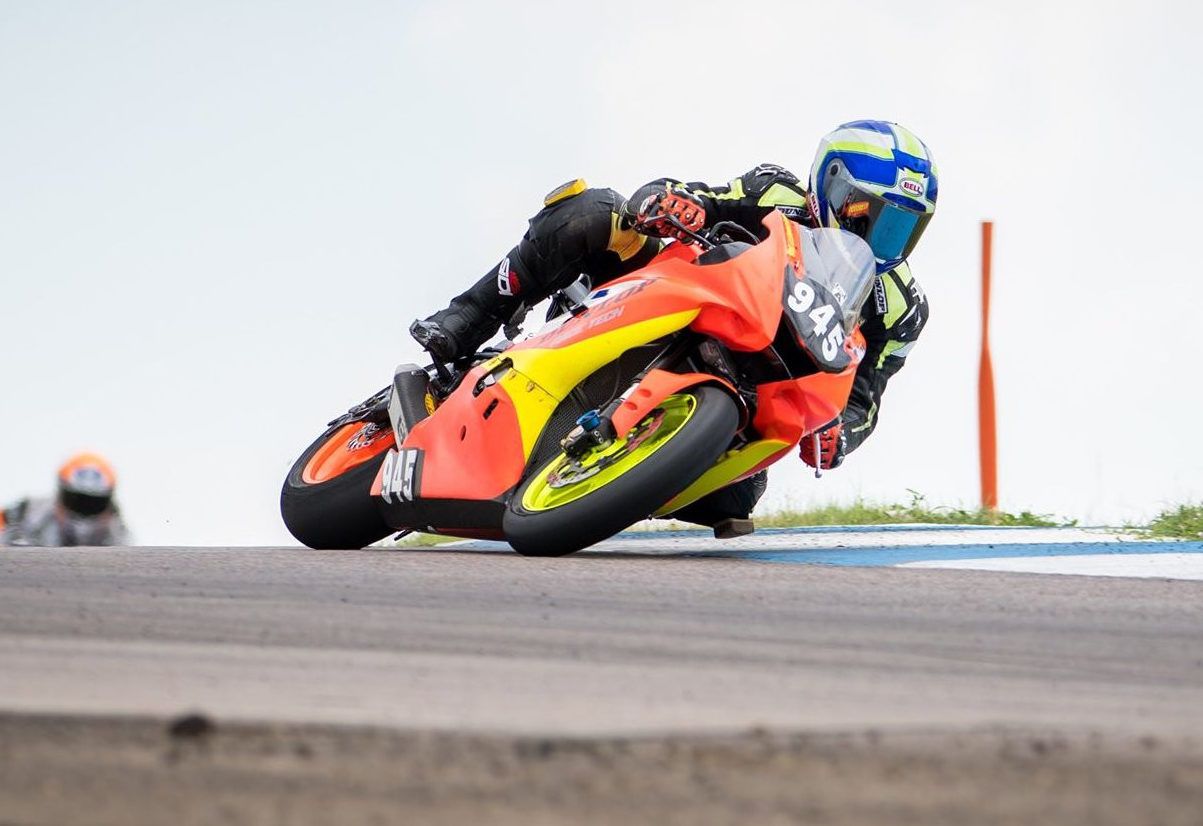 Shannon Moham (945) cresting the Prairie Corkscrew at High Plains Raceway. Photo by Luke J. Hummel Photography, courtesy MRA.