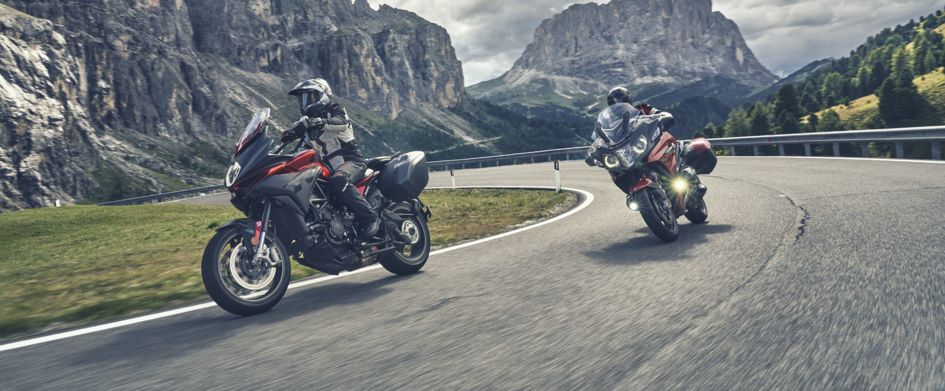 Motorcycles fitted with Bridgestone‘s new Battlax T32 tires in action. Photo courtesy Bridgestone.