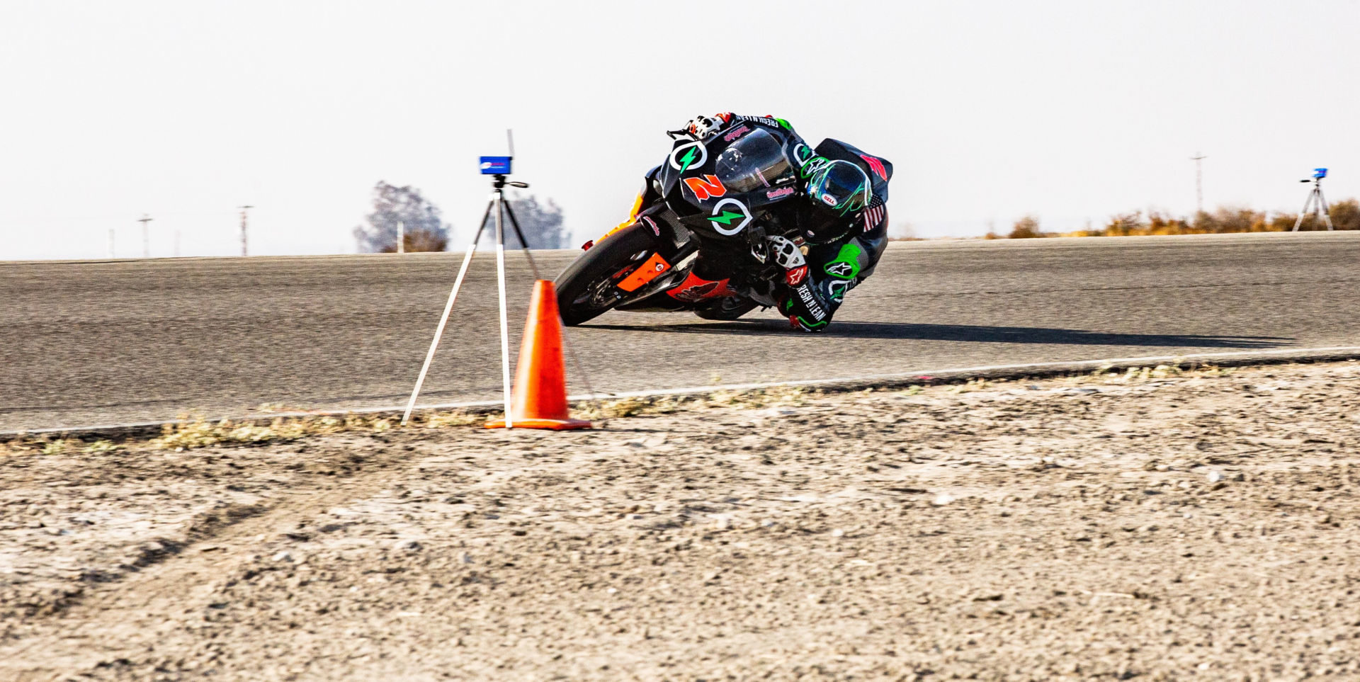 Josh Herrin (2) dragging his elbow as he approaches an electronic timing instrument at Buttonwillow Raceway Park. Photo courtesy Fresh n' Lean.