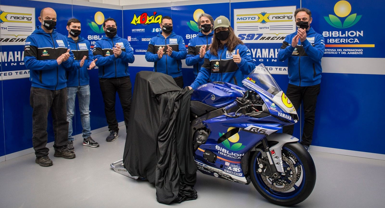 Maria Herrera (wearing hat) and her team reveal their new Biblion Motoxracing Yamaha WorldSSP Supported YZF-R6. Photo courtesy Yamaha Racing.