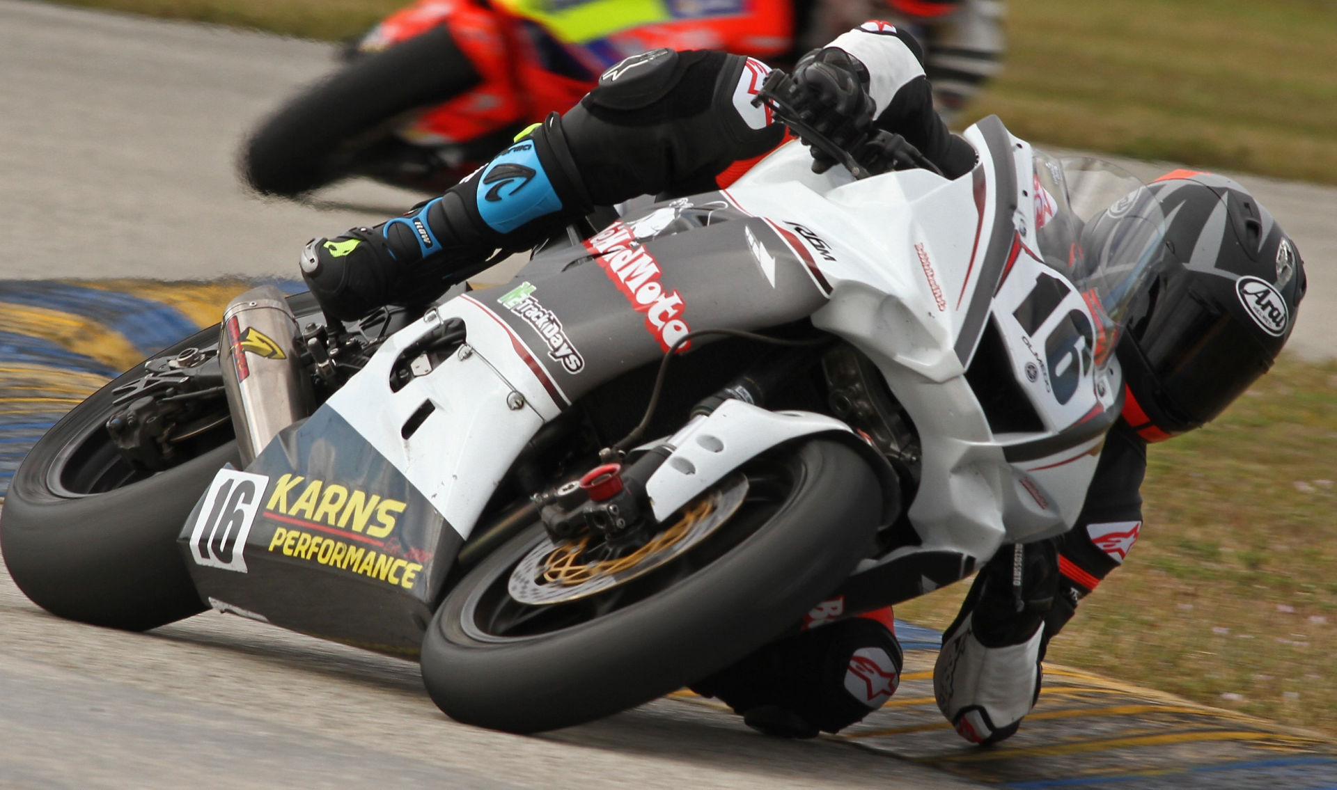 Kevin Olmedo (16) at speed on a BobbleHeadMoto/Karns Performance Yamaha YZF-R6. Photo courtesy BobbleHeadMoto.com.