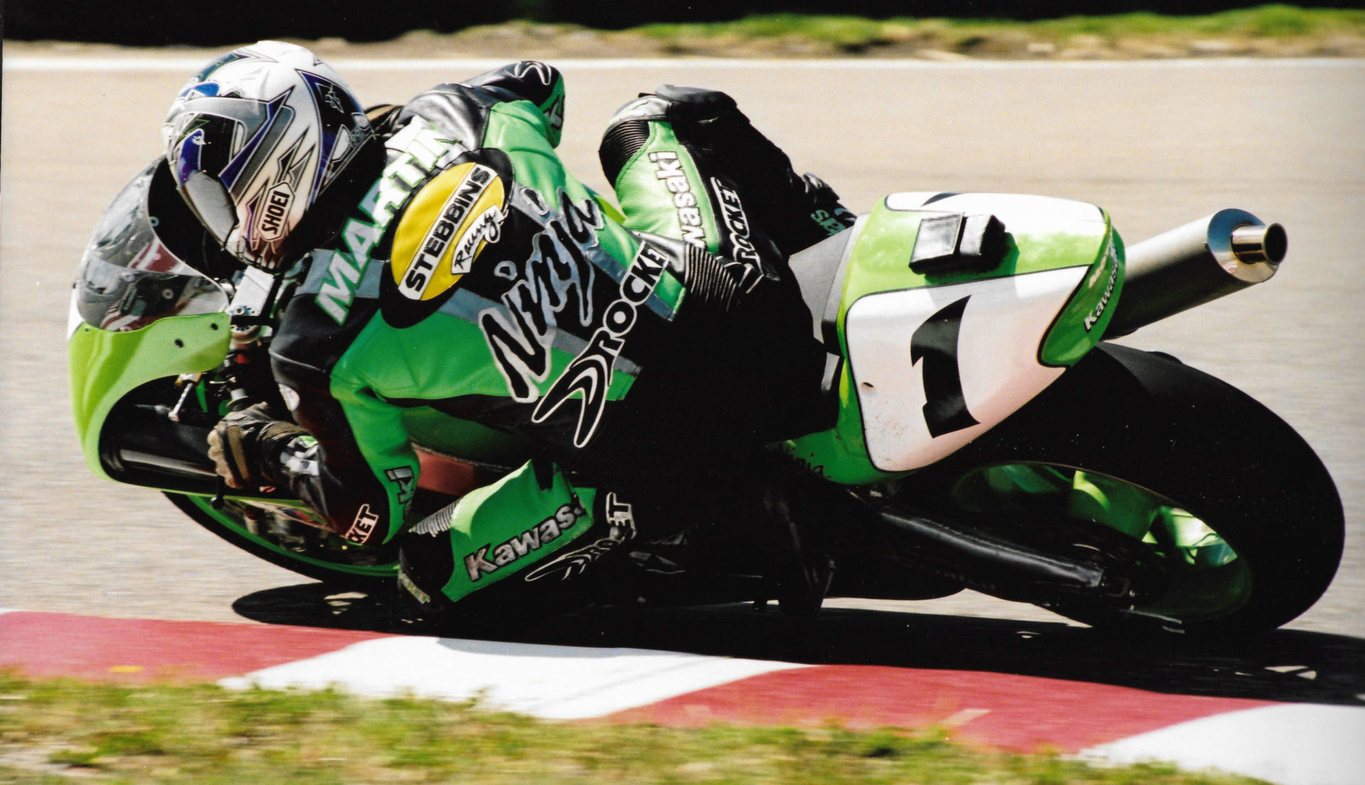 Joe Rocket-sponsored Francis Martin (1) at speed in 2000. Photo by Colin Fraser, courtesy CSBK.