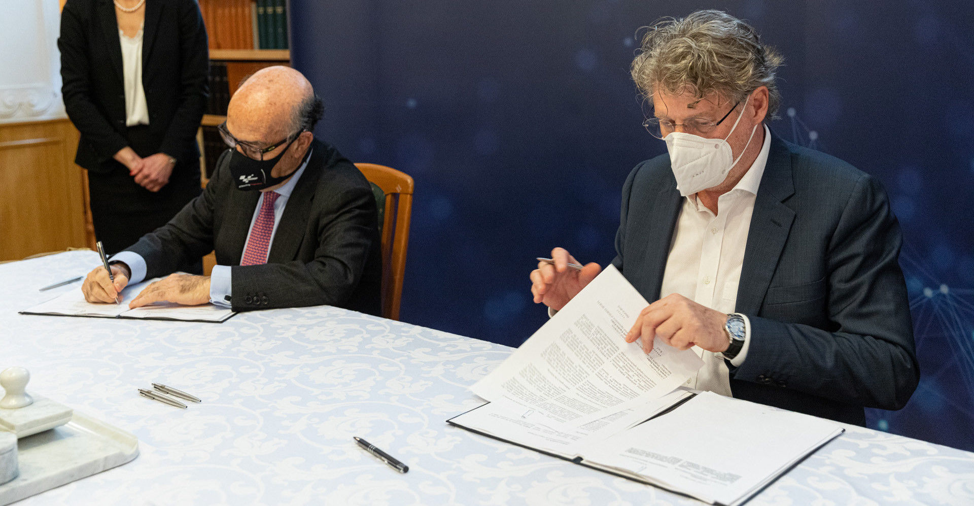 Dorna Sports CEO Carmelo Ezpeleta (left) and CEO of Kelet-Magyarorszàg Versenypálya Kft., József Pacza (right) sign agreements. Photo courtesy Dorna.