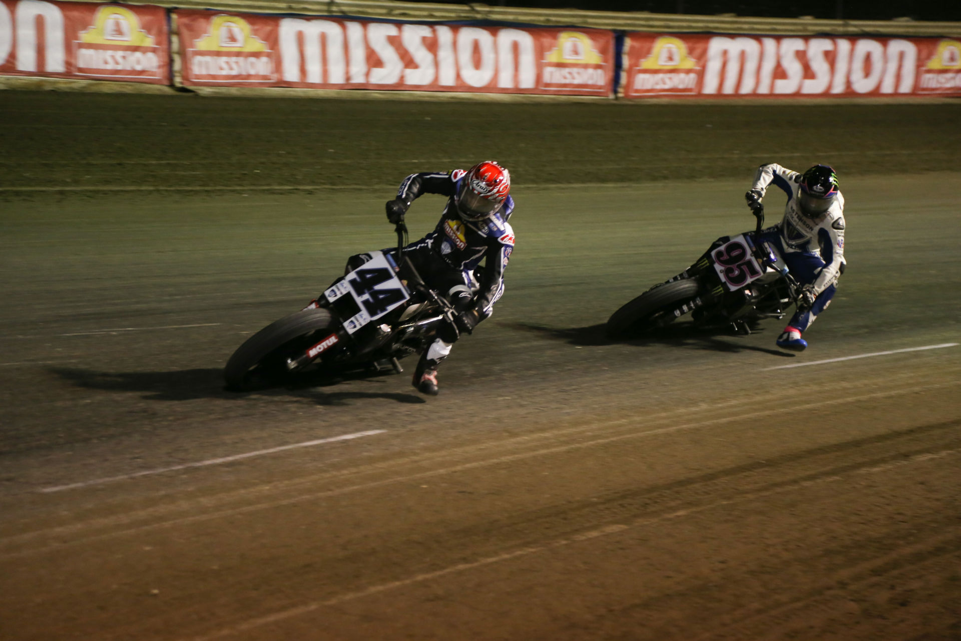 Brandon Robinson (44) and JD Beach (95) during the AFT Mission SuperTwins main event at the Volusia Half-Mile I. Photo by Scott Hunter, courtesy AFT.