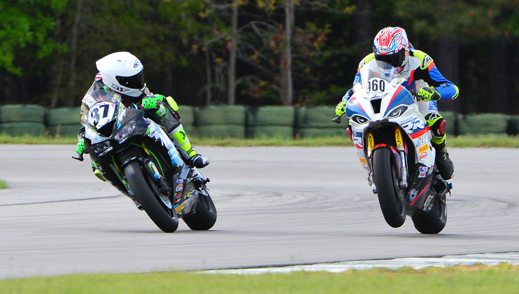 Stefano Mesa (37) and Jason Waters (960) battle during a CCS Unlimited Superbike race at Carolina Motorsports Park. Photo by Lisa Theobald, courtesy ASRA/CCS.