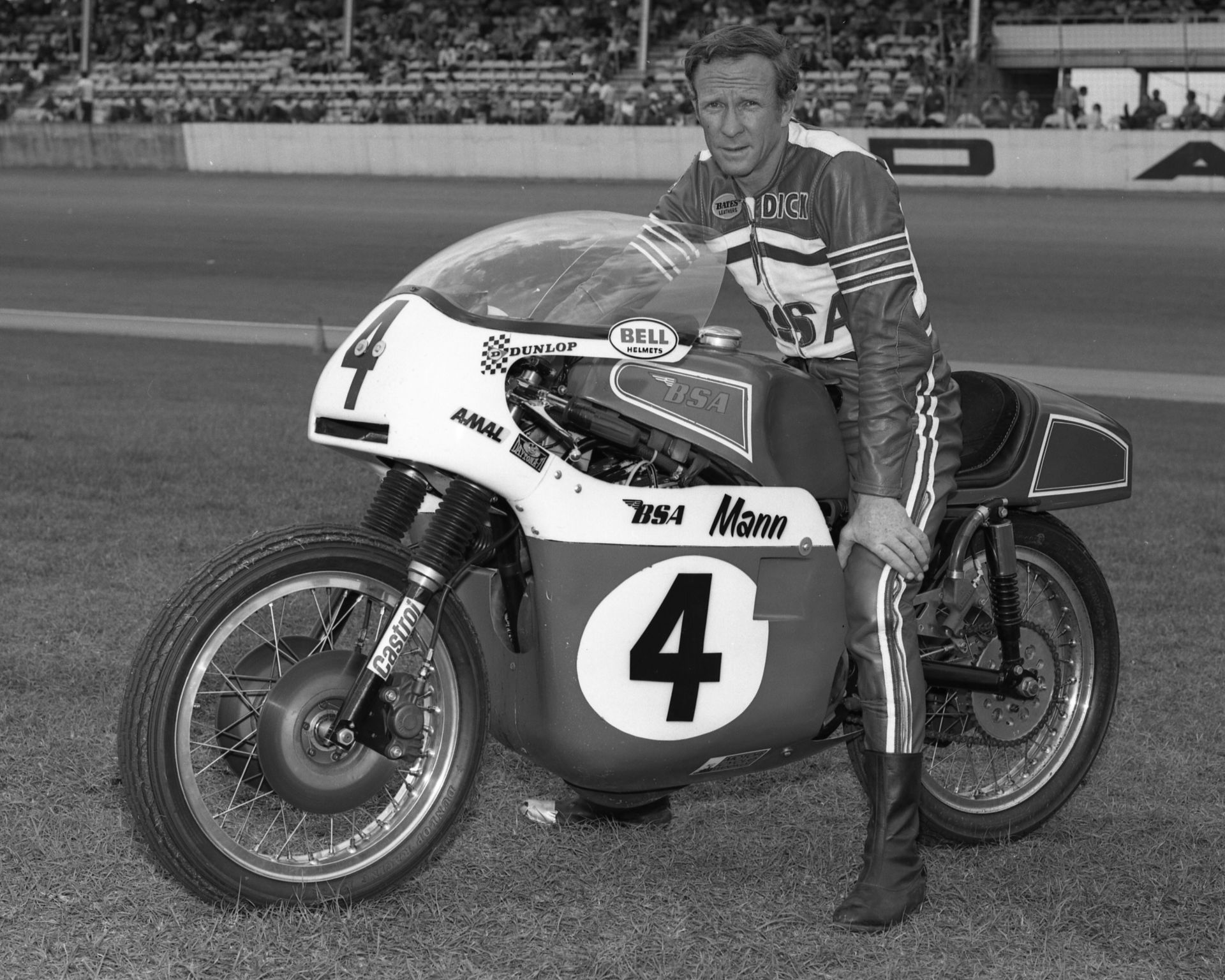 Dick Mann at Daytona in 1971. Photo by Dave Friedman, courtesy the Don Emde Collection.