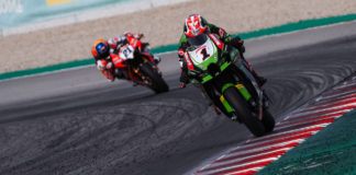 Jonathan Rea (1) leads Michael Ruben Rinaldi (21) at Catalunya. Photo courtesy Dorna WorldSBK Press Office.