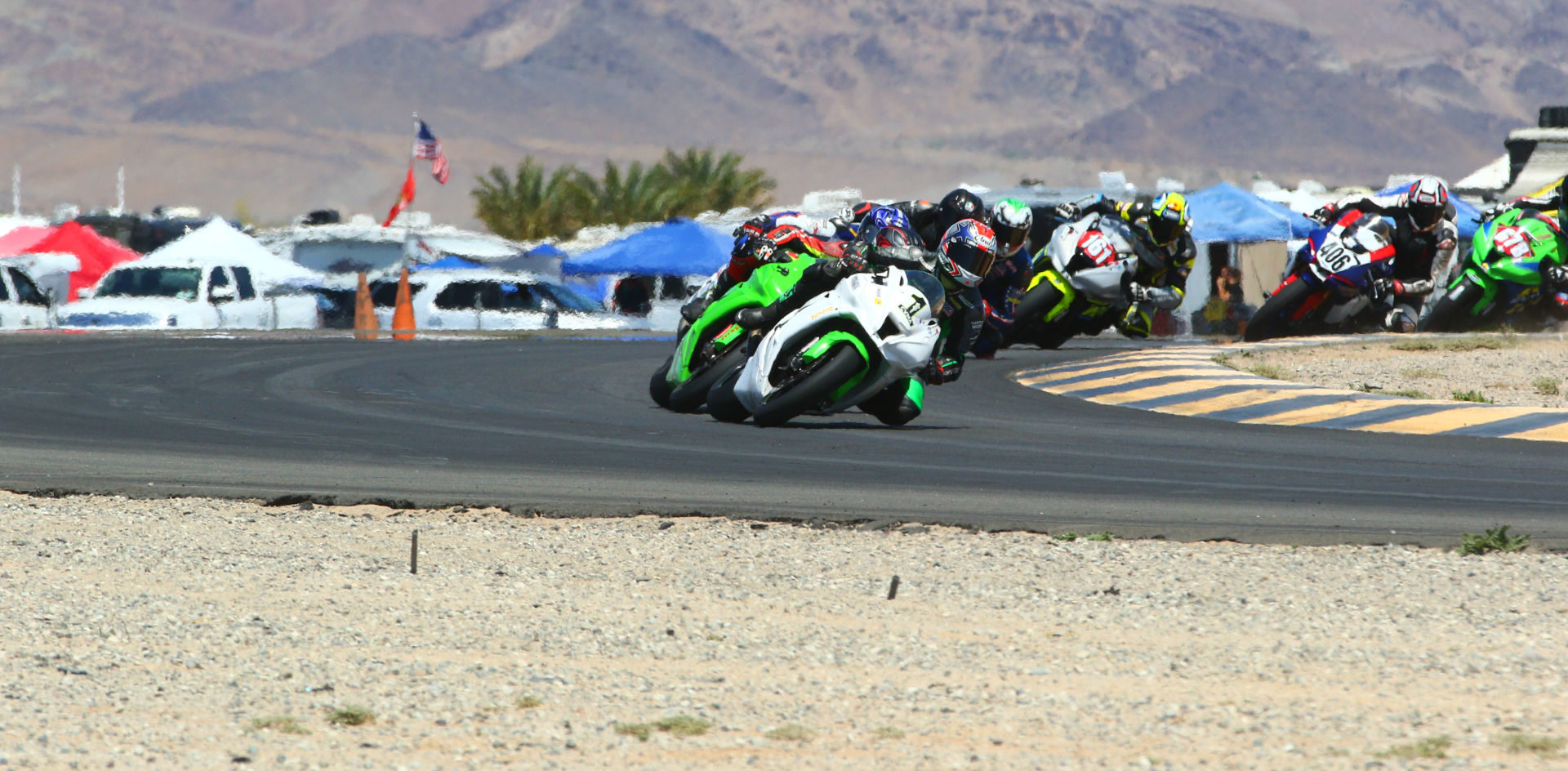 Michael Gilbert (1) leads the start of the CVMA Supersport Open race at Chuckwalla Valley Raceway. Photo by CaliPhotography.com, courtesy CVMA.