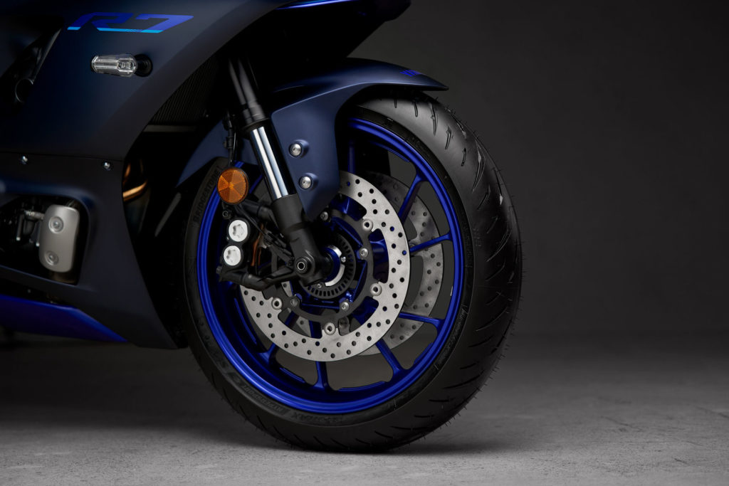 The front braking system on the 2022-model Yamaha YZF-R7 includes dual 298mm discs and four-piston radial-mount calipers. Photo courtesy Yamaha.