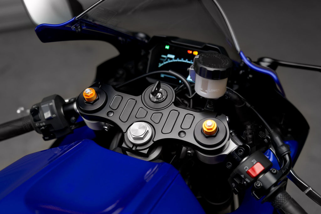 The 2022-model Yamaha YZF-R7 comes with 41mm KYB inverted front forks. Photo courtesy Yamaha.