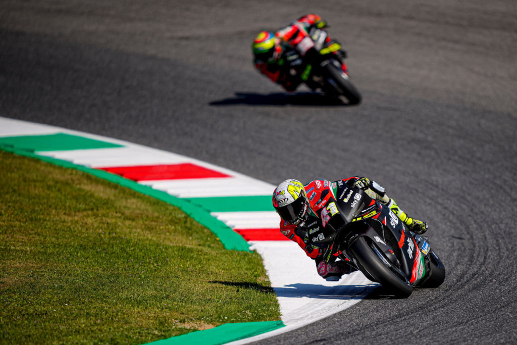 Aleix Espargaro (41) leading teammate Lorenzo Savadori (32). Photo courtesy Aprilia.