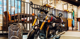 Breitling watches and Triumph motorcycles have formed a promotional partnership which includes displaying bikes in Breitling boutiques worldwide.