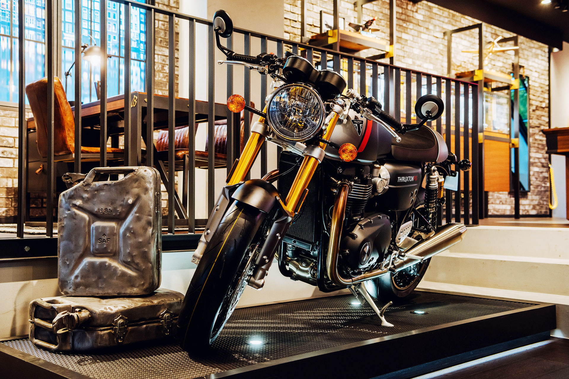 Breitling watches and Triumph motorcycles have formed a promotional partnership which includes displaying bikes in Breitling boutiques worldwide.