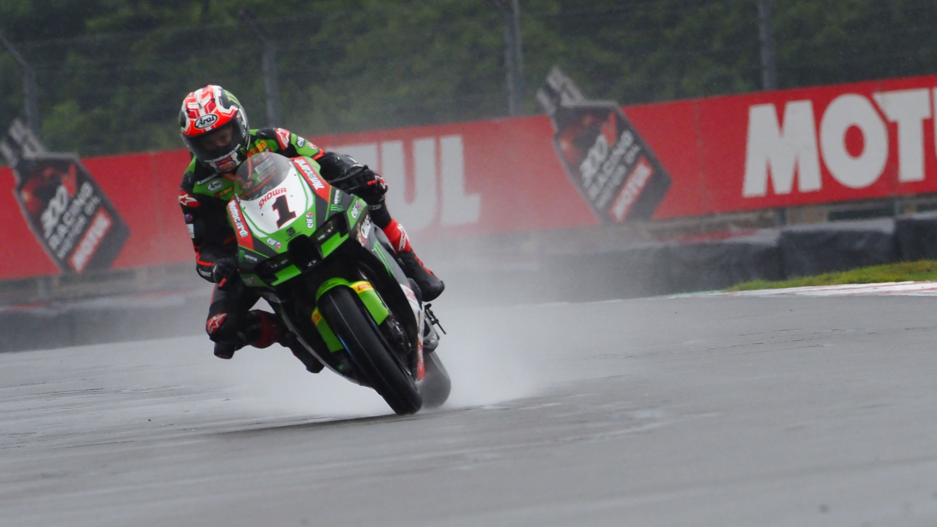 Jonathan Rea (1) in action during rainy FP3 at Donington Park. Photo courtesy Dorna.