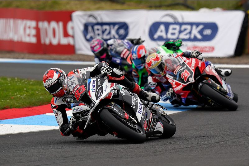 Danny Buchan (83) leads Christian Iddon (21) and others during a British Superbike race Sunday at Knockhill Circuit. Photo courtesy MotorSport Vision Racing.