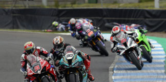 Christian Iddon (21) and Peter Hickman (60) fight for position ahead of Danny Buchan (83) and others at Knockhill. Photo courtesy MotorSport Vision Racing.