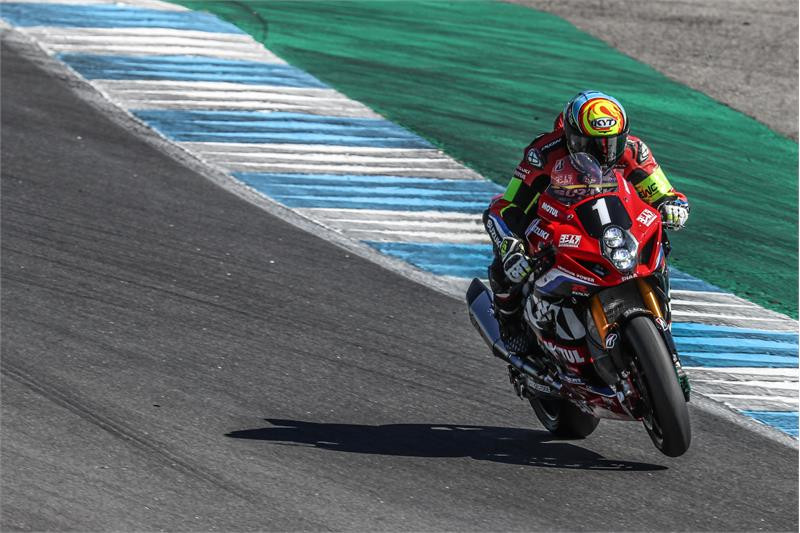 Xavier Simeon on the Yoshimura SERT Motul GSX-R1000R. Photo courtesy SERT.