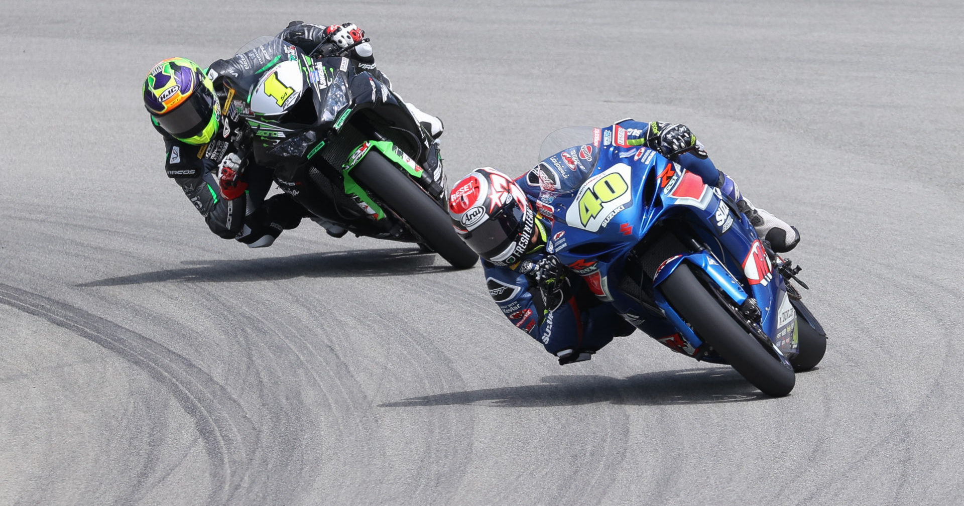 Latin American fans are now able to watch MotoAmerica Supersport races, featuring the likes of Sean Dylan Kelly (40) and Richie Escalante (1), on ESPN Latin America. Photo by Brian J. Nelson.